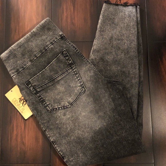 Rock & Republic Denim - Rock & Republic pull on skinny jeans